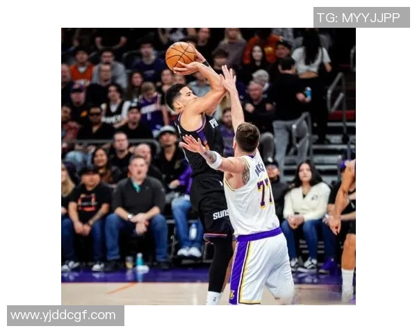 20分领先被翻盘？詹姆斯最后3秒造犯规救主，湖人116-114险胜太阳